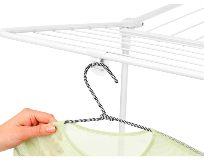 BRABANTIA Wäschetrockner HangOn 22 m in elegantem Weiß, ideal für platzsparendes Trocknen von Wäsche im Innen- und Außenbereich.