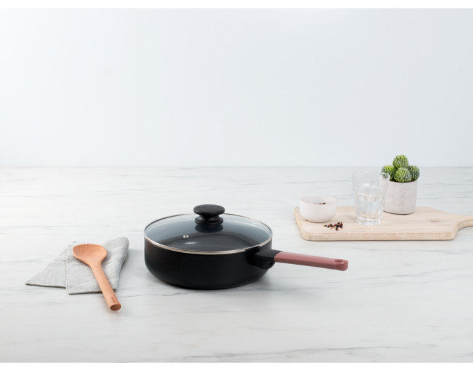 BRABANTIA Bratpfanne hoch mit Deckel Tasty+ Recycled ø 24 cm in Schwarz, Grape red, Rot präsentiert im Onlineshop von KAQTU Design AG. Bratpfanne ist von BRABANTIA