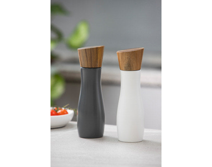 LADELLE Salz- und Pfeffermühle Essentials weiss/dunkelgrau 19.5 cm in Weiss, Charcoal, Grau, Natur, Braun präsentiert im Onlineshop von KAQTU Design AG. Salz & Pfeffer ist von LADELLE