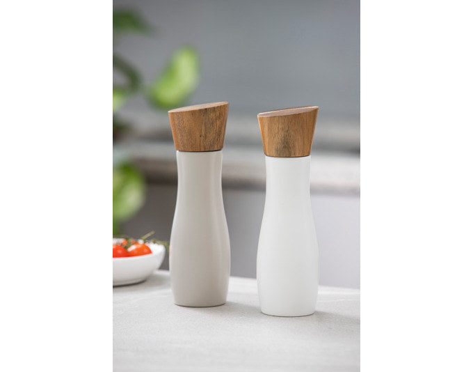 LADELLE Salz- und Pfeffermühle Essentials weiss/stone 19.5 cm in Weiss, Stone, Grau, Natur, Braun präsentiert im Onlineshop von KAQTU Design AG. Salz & Pfeffer ist von LADELLE