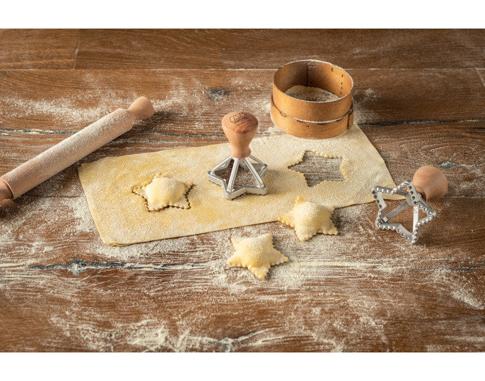MARCATO Ravioli Stempel mit Holzgriff Stern 6.5 cm in Silber, Natur, Braun präsentiert im Onlineshop von KAQTU Design AG. Pasta ist von MARCATO