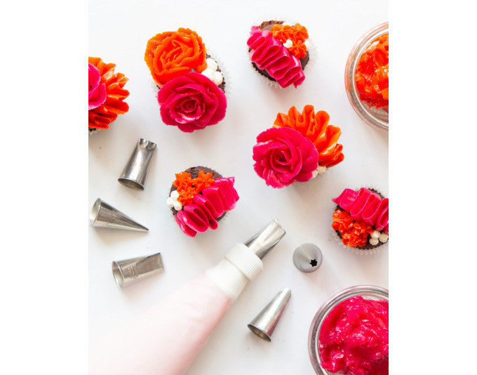 STÄDTER Dekorations Set Spritzbeutel/Tüllen/Adapter 8-teilig in Weiss präsentiert im Onlineshop von KAQTU Design AG. Spritzbeutel ist von STÄDTER