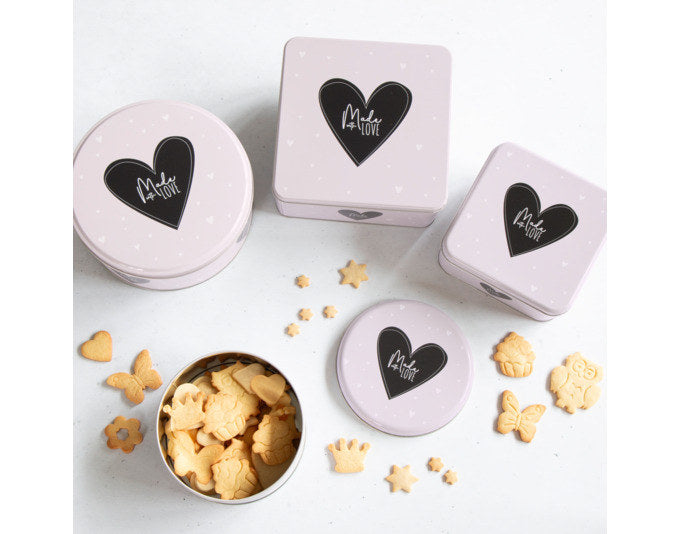 STÄDTER Gebäckdose Made with Love 16.5x16.5x8 cm lila / violett eckig in Lila, Violett präsentiert im Onlineshop von KAQTU Design AG. Aufbewahrungsdose ist von STÄDTER