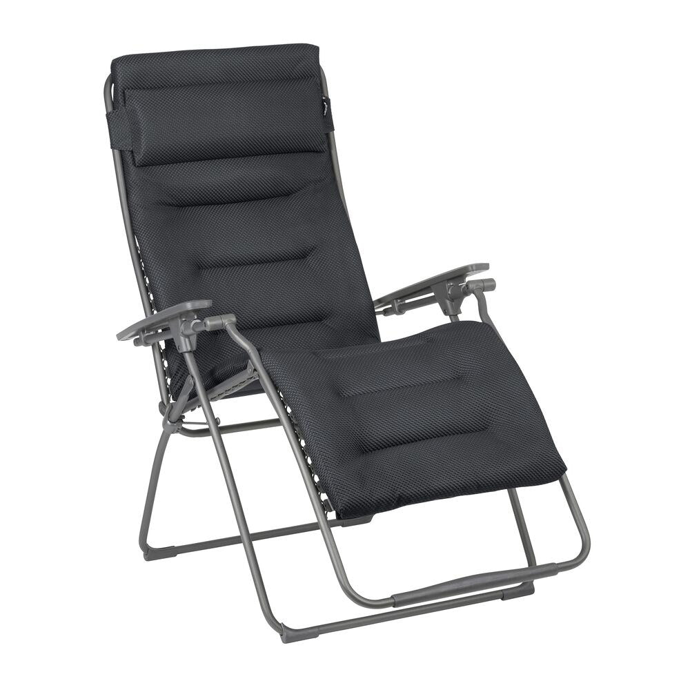 LAFUMA Relaxsessel Relax 803 XL mit Stahlrohrgestell in Titane, grauer BeComfort-Polsterung, Armlehnen aus Kunstharz und verstellbarer Kopfstütze.