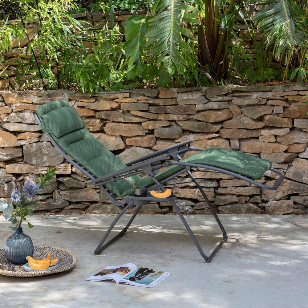 LAFUMA Relaxsessel Futura BeComfort® olive Gestell titane in Olive, Grün, Titane, Grau präsentiert im Onlineshop von KAQTU Design AG. Liegestuhl ist von LAFUMA