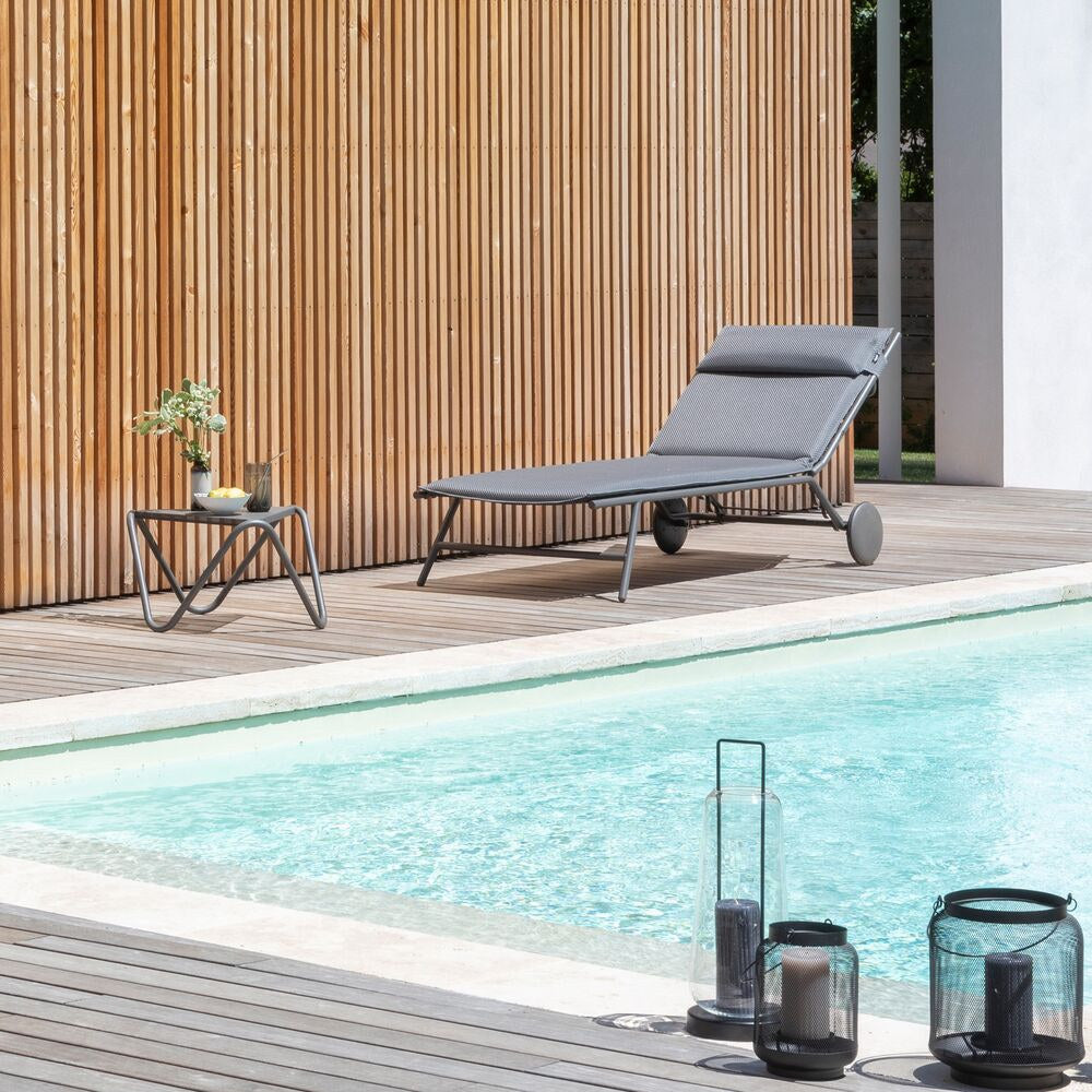 LAFUMA Liege Miami II Becomfort silver in Silver, Grau präsentiert im Onlineshop von KAQTU Design AG. Liegestuhl ist von LAFUMA