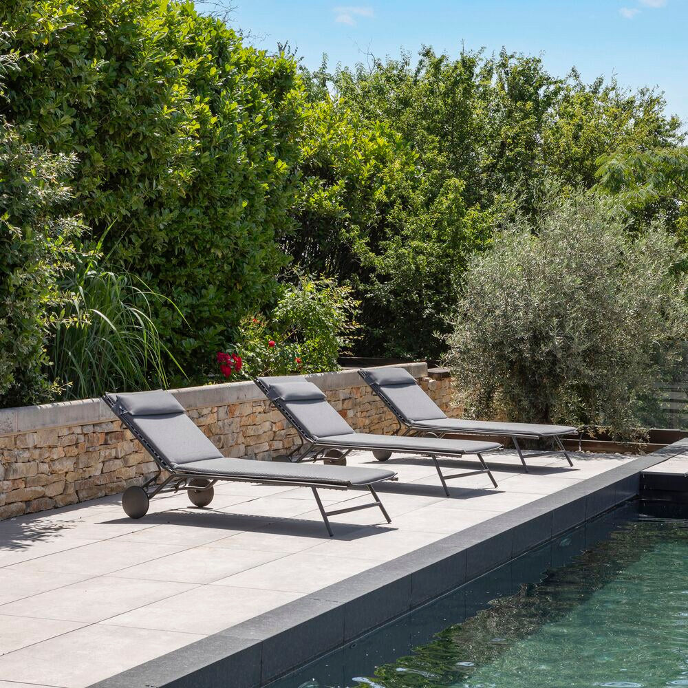LAFUMA Liege Miami II Becomfort silver in Silver, Grau präsentiert im Onlineshop von KAQTU Design AG. Liegestuhl ist von LAFUMA