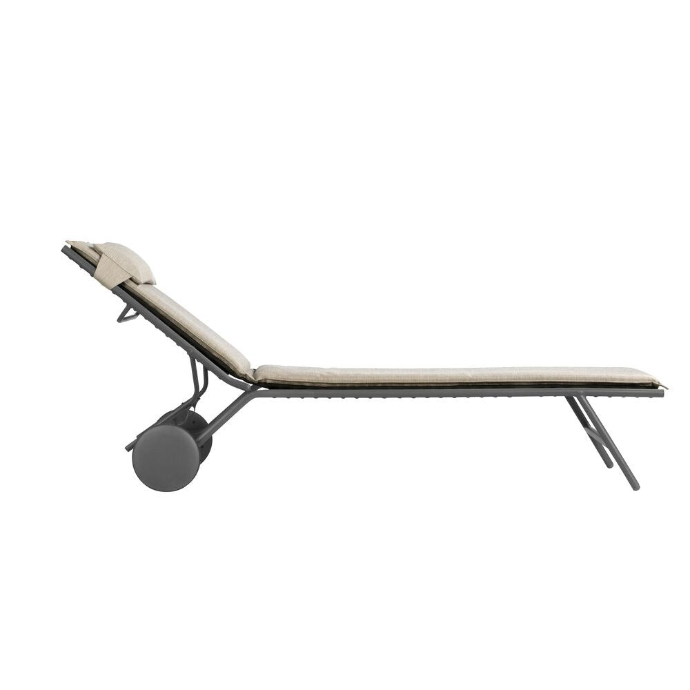LAFUMA Liege Bayanne II Hedona latte in Latte, Weiss präsentiert im Onlineshop von KAQTU Design AG. Liegestuhl ist von LAFUMA