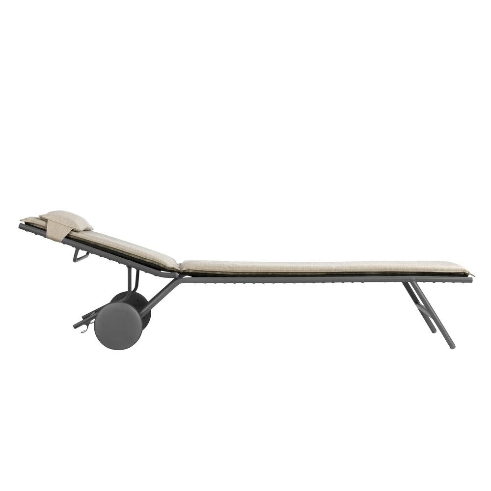 LAFUMA Liege Bayanne II Hedona latte in Latte, Weiss präsentiert im Onlineshop von KAQTU Design AG. Liegestuhl ist von LAFUMA