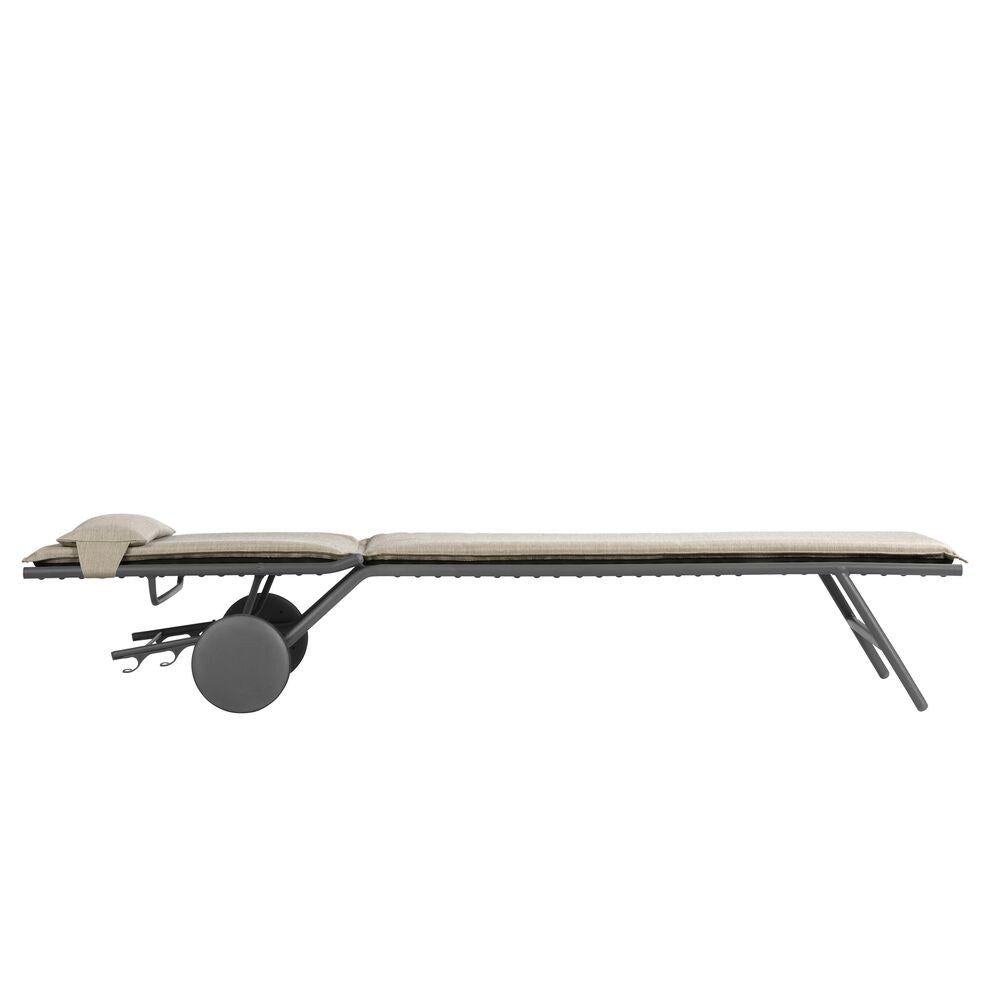 LAFUMA Liege Bayanne II Hedona latte in Latte, Weiss präsentiert im Onlineshop von KAQTU Design AG. Liegestuhl ist von LAFUMA
