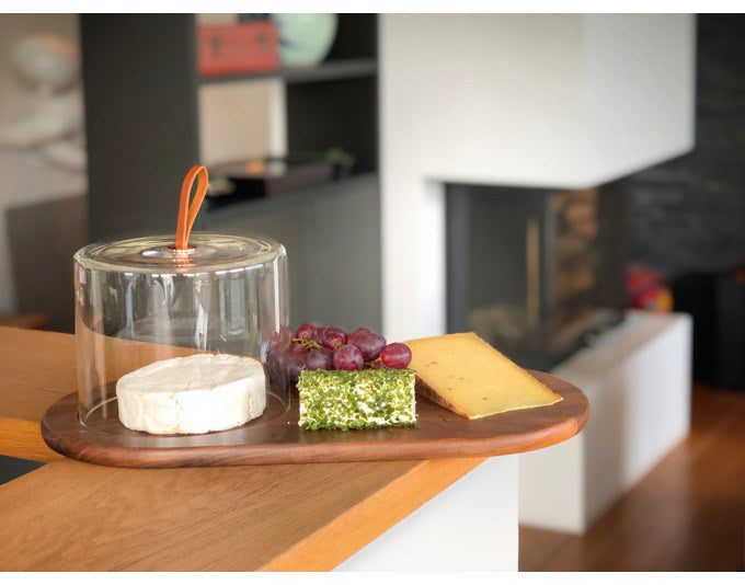 PHILIPPI Käsebrett Walnut mit Glasglocke Nussbaumholz/Glas 40x21x12 cm in Holzoptik, Braun, Transparent präsentiert im Onlineshop von KAQTU Design AG. Käsezubehör ist von PHILIPPI