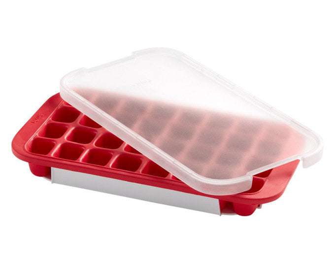 LÉKUÉ Eiswürfelform mit Deckel 34x19 cm rot in Rot präsentiert im Onlineshop von KAQTU Design AG. Eiswürfelformen ist von LEKUE