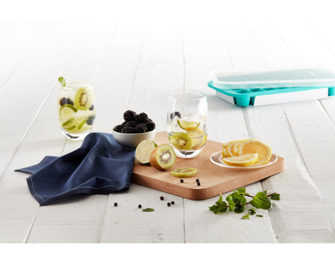 LÉKUÉ Eiswürfelform mit Deckel 34x19 cm türkis in Türkis, Blau präsentiert im Onlineshop von KAQTU Design AG. Eiswürfelformen ist von LEKUE