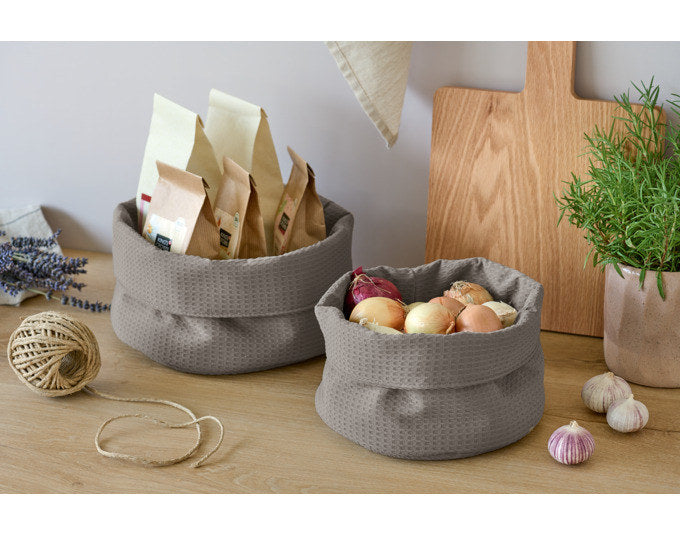 ZELLER Aufbewahrungskorb Waffelpiqué taupe ø 20x12 cm in Taupe, Grau präsentiert im Onlineshop von KAQTU Design AG. Aufbewährungskörbe ist von ZELLER PRESENT