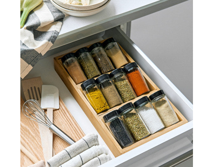 ZELLER Gewürzregal Set 13-teilig Bambus Glas 38x20x5 cm in Holzoptik, Braun, Transparent, Schwarz präsentiert im Onlineshop von KAQTU Design AG. Wandregal ist von ZELLER PRESENT