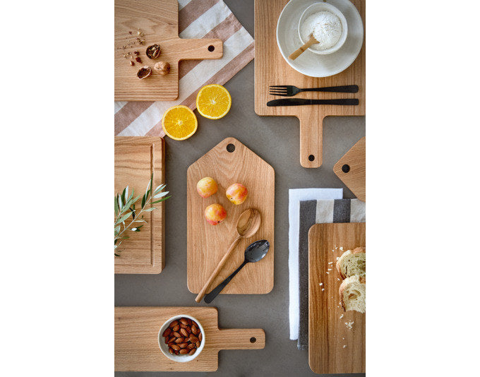 ZELLER Schneidbrett Eiche 53x26x2 cm in Holzoptik, Braun präsentiert im Onlineshop von KAQTU Design AG. Schneidbrett ist von ZELLER PRESENT