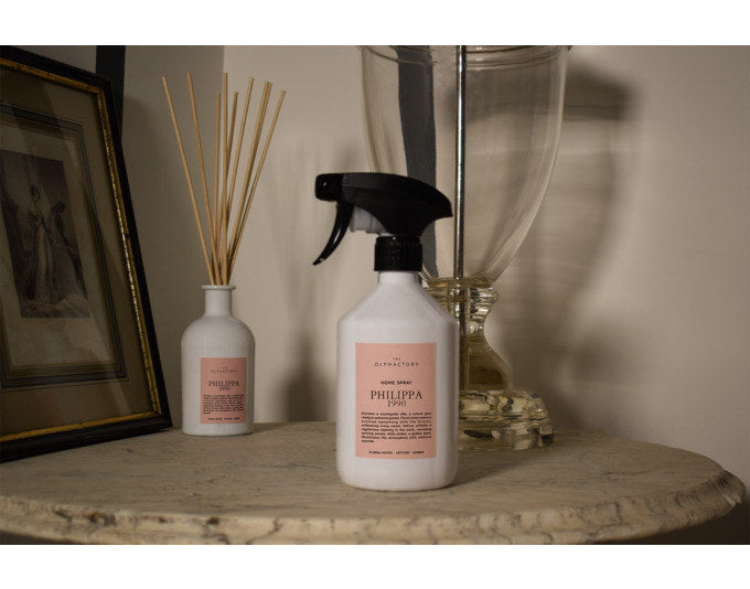 THE OLPHACTORY Raumspray White Insignia Philippa 1990 500 ml in Weiss präsentiert im Onlineshop von KAQTU Design AG. Duftöl ist von THE OLPHACTORY