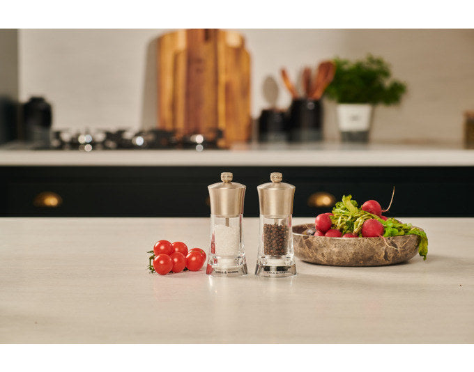 COLE&MASON Pfeffer-/Salzmühlen Set Bromley Acryl SS 15x6x6 cm in Klar, Transparent, Silber präsentiert im Onlineshop von KAQTU Design AG. Salz & Pfeffer ist von COLE & MASON