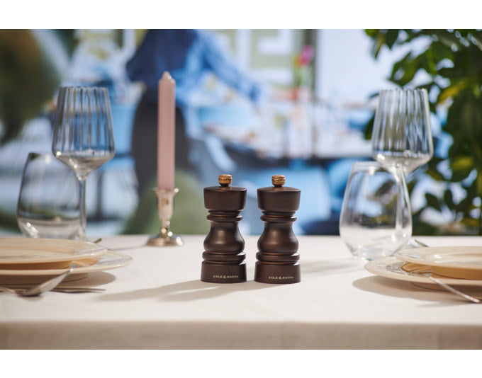 COLE&MASON Pfeffer-/Salzmühlen Set London Buche dunkel 13x5.6x5.6 cm in Chocolat, Braun präsentiert im Onlineshop von KAQTU Design AG. Salz & Pfeffer ist von COLE & MASON