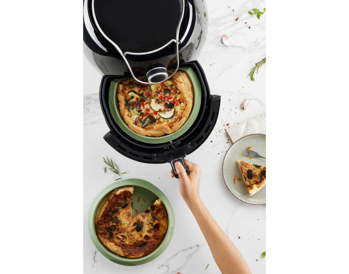LÉKUÉ Silikonform für Heissluftfritteuse rund grün ø 20 cm in  präsentiert im Onlineshop von KAQTU Design AG. Kuchenformen ist von LEKUE