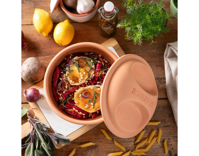 RÖMERTOPF Multibräter rund 2.0 l ø 22.5x16.5 cm terracotta in Terracotta, Braun präsentiert im Onlineshop von KAQTU Design AG. Bräter ist von RÖMERTOPF