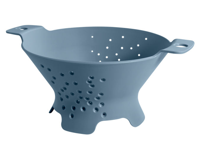 BLIM PLUS Abtropfsieb Cosmo Gr. M ø 30 cm blau in  präsentiert im Onlineshop von KAQTU Design AG. Salatzubehör ist von BLIMPLUS