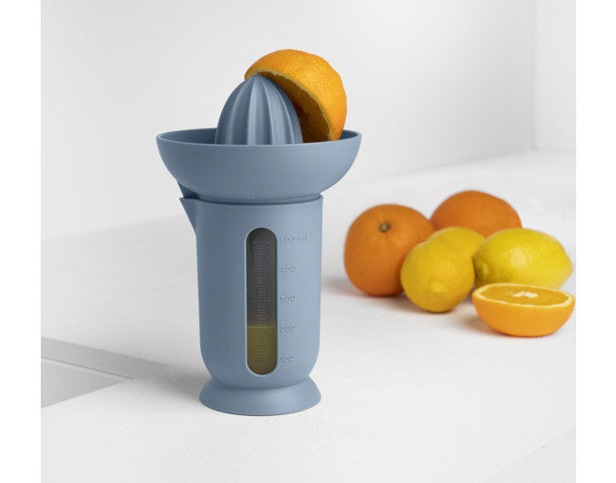 BLIM PLUS Zitruspresse Ufo 0.50 l 2-teilig blau in Blau präsentiert im Onlineshop von KAQTU Design AG. Zitronenpresse ist von BLIMPLUS