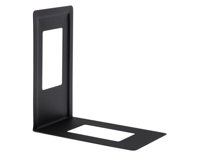 Schwarze, matte Bücherstütze aus pulverbeschichtetem Stahl von ELEMENT SYSTEM mit kompakter, winkelförmiger Form für schmale Regalfächer.