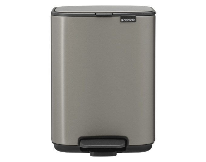 BRABANTIA Treteimer Bo platinum 4 l in Platinum, Grau präsentiert im Onlineshop von KAQTU Design AG. Treteimer ist von BRABANTIA