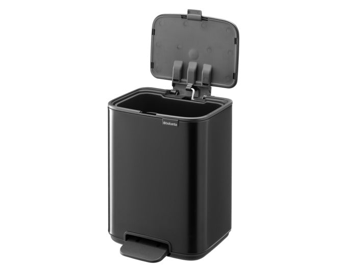 Eleganter BRABANTIA Treteimer Bo in mattem Schwarz, 4 l, ideal für moderne Küchen und Badezimmer, mit praktischer Fußbetätigung.