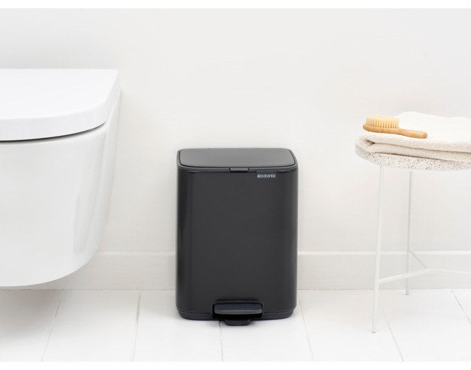 BRABANTIA Treteimer Bo matt black 7 l in Matt black, Schwarz präsentiert im Onlineshop von KAQTU Design AG. Treteimer ist von BRABANTIA