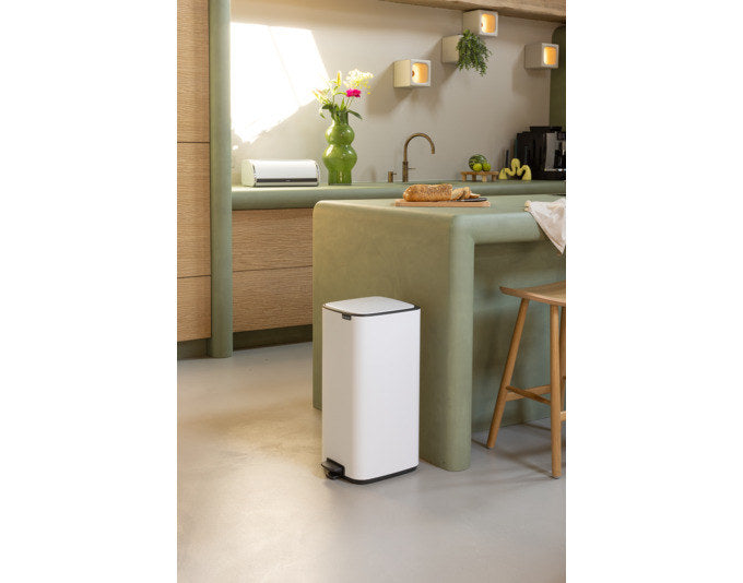 BRABANTIA Treteimer Bo white 30 l in White, Weiss präsentiert im Onlineshop von KAQTU Design AG. Treteimer ist von BRABANTIA