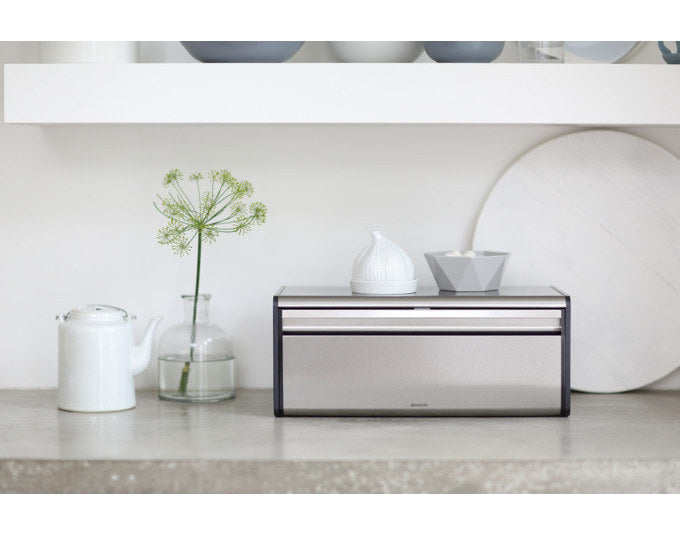 BRABANTIA Brotkasten matt steel 46.5x25x18.7 cm in Matt steel, Silber präsentiert im Onlineshop von KAQTU Design AG. Brotkorb ist von BRABANTIA