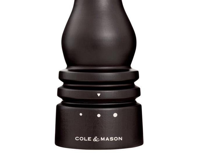 Elegante COLE&MASON Salzmühle aus dunklem Buchenholz, 18x5.8x5.8 cm, ideal für die stilvolle Würzung von Speisen.