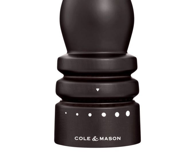 COLE&MASON Pfeffermühle London Buche dunkel GRD SLT 22x5.8x5.8 cm in  präsentiert im Onlineshop von KAQTU Design AG. Salz & Pfeffer ist von COLE & MASON