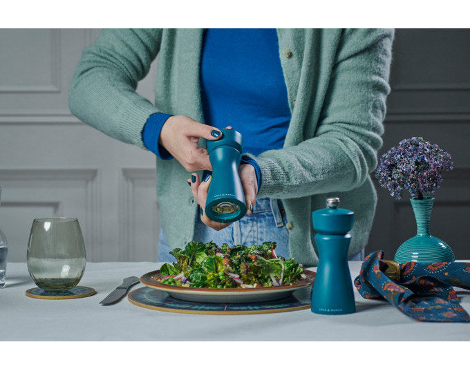 COLE&MASON Pfeffer-/Salzmühle Kenton Sea Salt blau 15 cm in Blau präsentiert im Onlineshop von KAQTU Design AG. Salz & Pfeffer ist von COLE & MASON