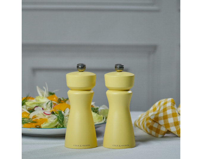 COLE&MASON Pfeffer-/Salzmühle Kenton Turmeric gelb 15 cm in Gelb präsentiert im Onlineshop von KAQTU Design AG. Salz & Pfeffer ist von COLE & MASON