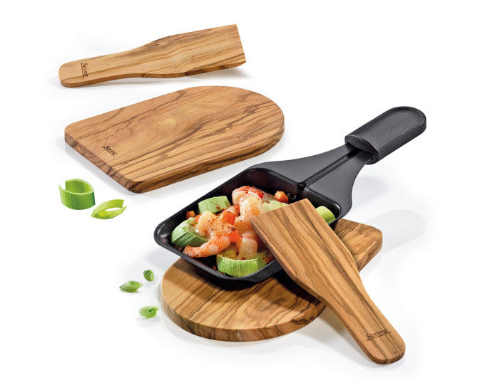 SPRING Raclette-Brettchen mit Spachtel 4teilig 14x9.5 cm in Holzoptik, Braun präsentiert im Onlineshop von KAQTU Design AG. Raclette ist von SPRING