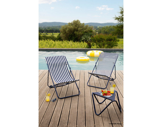 LAFUMA Sessel Maxi Transat Rayure indigo in Blau, Weiss präsentiert im Onlineshop von KAQTU Design AG. Liegestuhl ist von LAFUMA