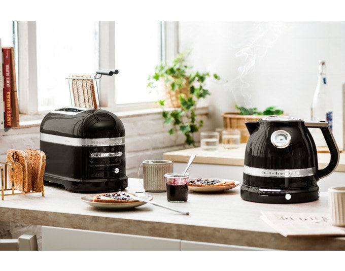 KITCHENAID Toaster 5KMT2204 2-Schlitz schwarz in Schwarz präsentiert im Onlineshop von KAQTU Design AG. Toaster ist von KITCHEN AID