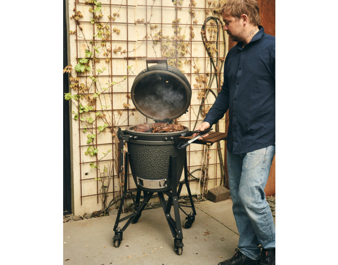 Räderset für den Standfuß Compact von THE BASTARD, ideal für Grillzubehör und Ersatzteile, präsentiert in ansprechendem Design.