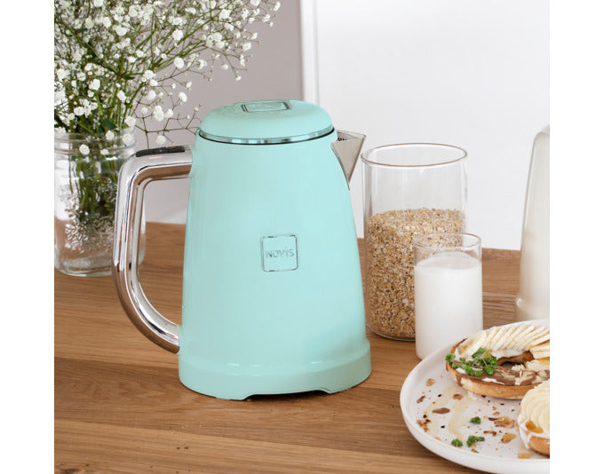 NOVIS Wasserkocher Iconic Line KTC1 neomint in  präsentiert im Onlineshop von KAQTU Design AG. Küchengerät ist von NOVIS