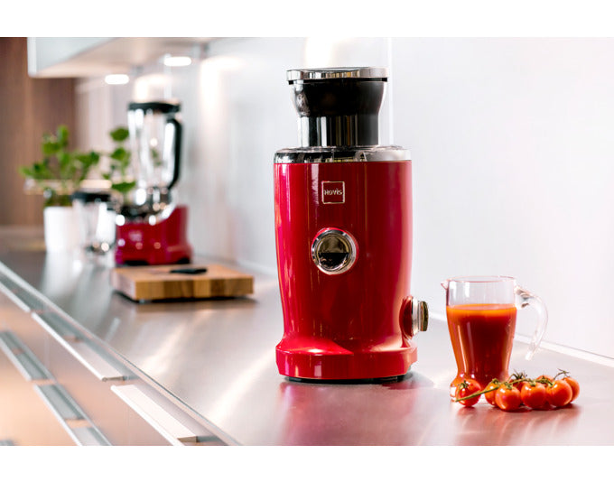 NOVIS Entsafter NewGen SX-3 VitaJuicer rot in  präsentiert im Onlineshop von KAQTU Design AG. Küchengerät ist von NOVIS