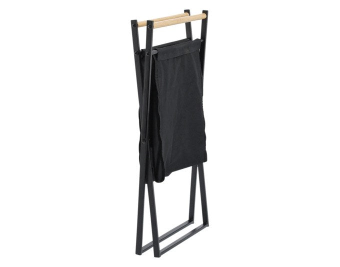 Schwarzer Wäschesammler von ZELLER PRESENT mit stabilem Metallgestell, Polyester-Wäschesack und hölzernen Handgriffen im Wohnraum.