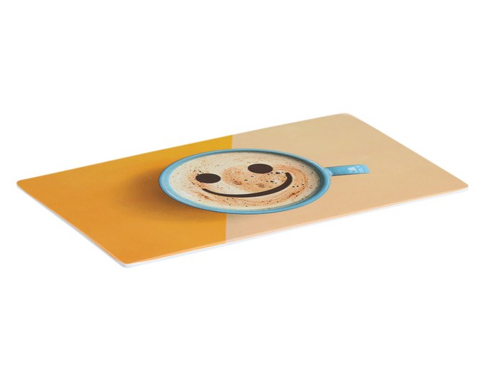 Gelbes Frühstücksbrettchen aus Melamin von ZELLER PRESENT, rechteckige Form, Grösse 23.3 x 14.3 x 0.3 cm, glatte Oberfläche für Lebensmittel.