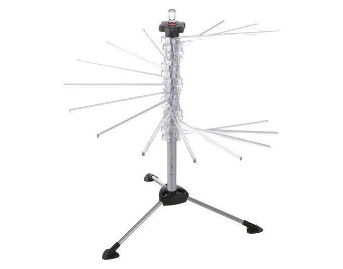 Transparenter Pastatrockner Tacapasta von MARCATO mit 16 Armen aus Kristallpolycarbonat und Chromstahl-Mittelsäule mit Lineal.