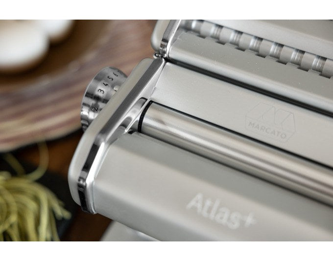MARCATO Nudelmaschine Atlas Plus ICE in silber matt, Pastamaschine aus Edelstahl mit verstellbaren Walzen aus eloxiertem Aluminium.