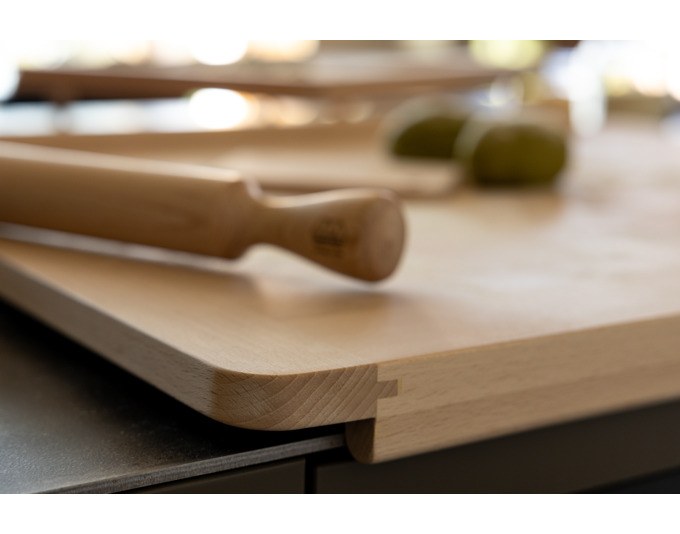 Braunes Holz-Schneidbrett MARCATO Arbeitsbrett Classic, rechteckige Form, Masse 70 x 50 x 6 cm, freigestellt fotografiert.