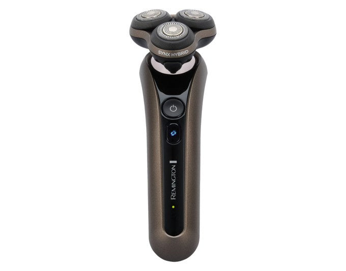 Bronzefarbener REMINGTON Rasierer XR1795 Limitless X9 mit rundem Scherkopf, Click-On Trimmer und Ladekabel auf hellem Hintergrund.