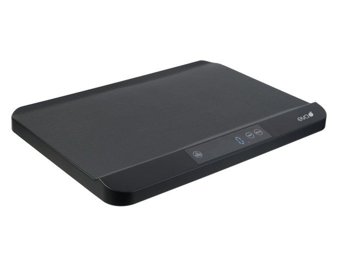 Schwarze Paketwaage aus PVC mit rechteckiger Wiegefläche, LED-Display und Sensor-Touch-Tasten, Grösse 44x31x4.5 cm.